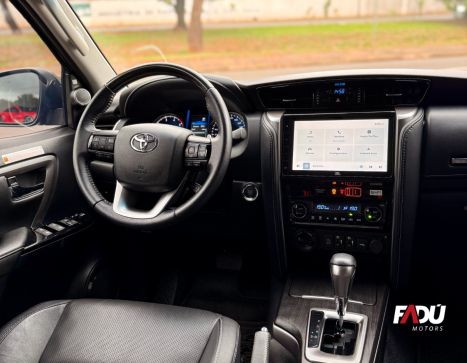 TOYOTA Hilux SW4 2.8 16V 4P SRX PLATINUM 4X4 7 LUGARES TURBO DIESEL AUTOM�TICO, Foto 5