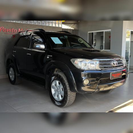 TOYOTA Hilux SW4 3.0 16V 4P SRV 4X4 7 LUGARES TURBO DIESEL AUTOMTICO, Foto 2