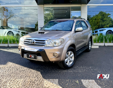 TOYOTA Hilux SW4 3.0 16V 4P SRV 4X4 7 LUGARES TURBO DIESEL AUTOM�TICO, Foto 1