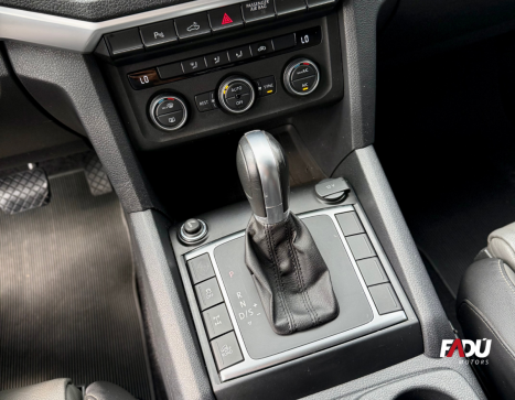 VOLKSWAGEN Amarok 3.0 V6 CABINE DUPLA HIGHLINE 4X4 TURBO INTERCOOLER AUTOMTICO, Foto 8