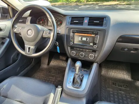 VOLKSWAGEN Jetta 2.0 4P FLEX COMFORTLINE TIPTRONIC AUTOM�TICO, Foto 8