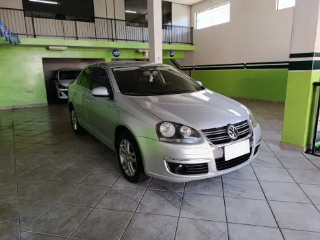 VOLKSWAGEN Jetta 2.5 20V 4P 170CV AUTOMÁTICO, Foto 2 VOLKSWAGEN Jetta 2.5 20V 4P 170CV AUTOMÁTICO, Foto 2