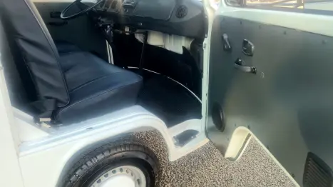 VOLKSWAGEN Kombi Furg�o 1.5, Foto 14