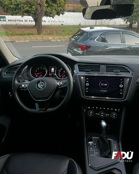 VOLKSWAGEN Tiguan 1.4 250 TSI TOTAL FLEX ALLSPACE COMFORTLINE TURBO AUTOMTICO TIPTRONIC, Foto 9