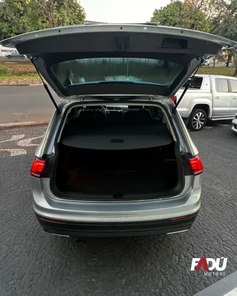VOLKSWAGEN Tiguan 1.4 250 TSI TOTAL FLEX ALLSPACE COMFORTLINE TURBO AUTOMTICO TIPTRONIC, Foto 19