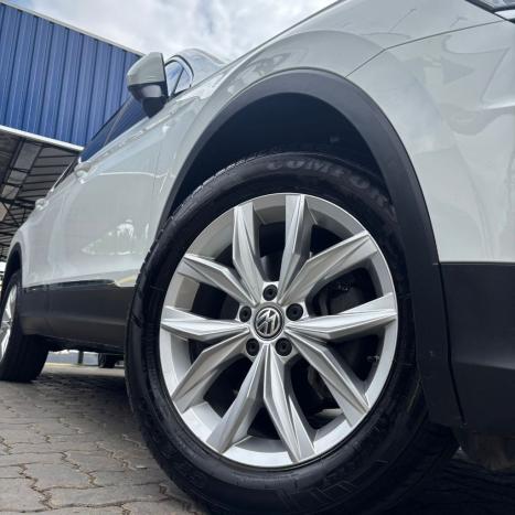 VOLKSWAGEN Tiguan 1.4 250 TSI TOTAL FLEX ALLSPACE COMFORTLINE TURBO AUTOM�TICO TIPTRONIC, Foto 4