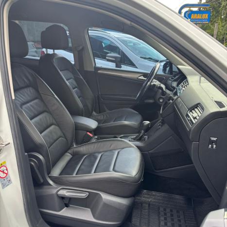 VOLKSWAGEN Tiguan 1.4 250 TSI TOTAL FLEX ALLSPACE COMFORTLINE TURBO AUTOM�TICO TIPTRONIC, Foto 5