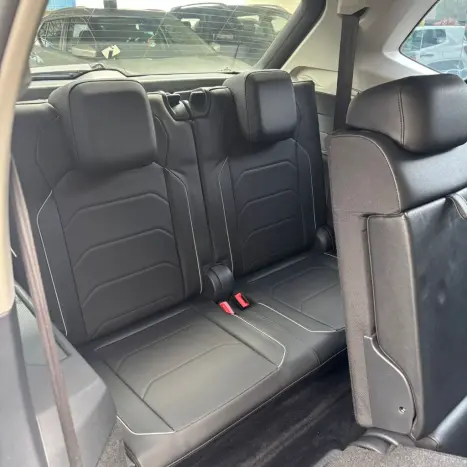 VOLKSWAGEN Tiguan 1.4 250 TSI TOTAL FLEX ALLSPACE COMFORTLINE TURBO AUTOM�TICO TIPTRONIC, Foto 7