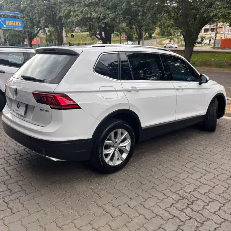 VOLKSWAGEN Tiguan 1.4 250 TSI TOTAL FLEX ALLSPACE COMFORTLINE TURBO AUTOM�TICO TIPTRONIC, Foto 13