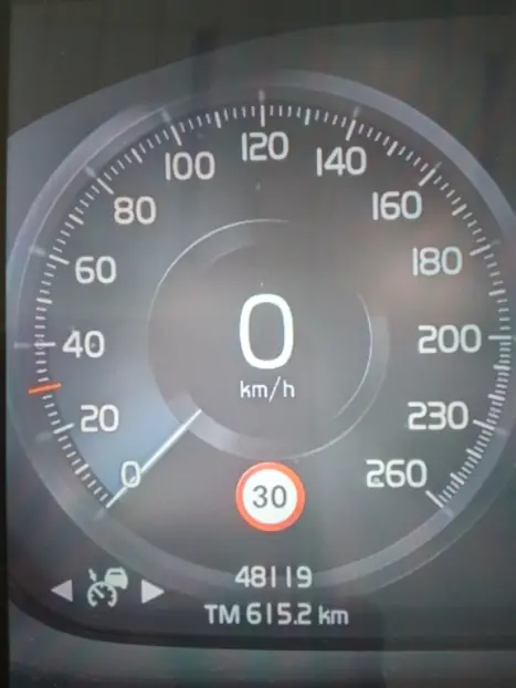 VOLVO XC40 1.5 16V 4P T5 RECHARGE HBRIDO R-DESIGN GEARTRONIC AUTOMTICO, Foto 9