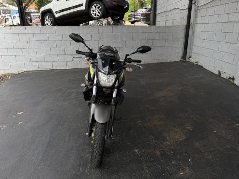 YAMAHA MT-03 300 ABS, Foto 2