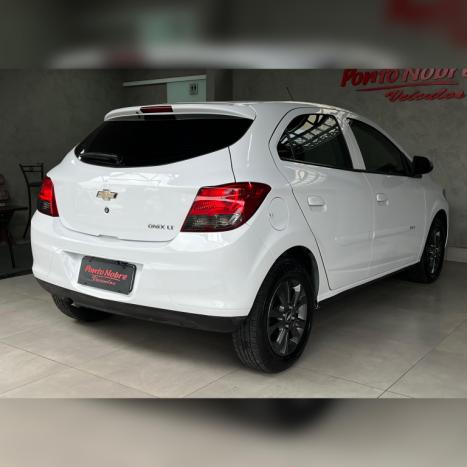 CHEVROLET Onix Hatch 1.0 4P FLEX LT LOLLAPALOOZA, Foto 4