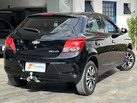 CHEVROLET Onix Hatch 1.4 4P FLEX LTZ, Foto 4