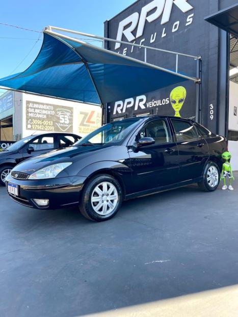 FORD Focus Sedan 2.0 16V 4P GHIA, Foto 3