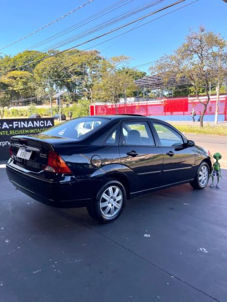 FORD Focus Sedan 2.0 16V 4P GHIA, Foto 4