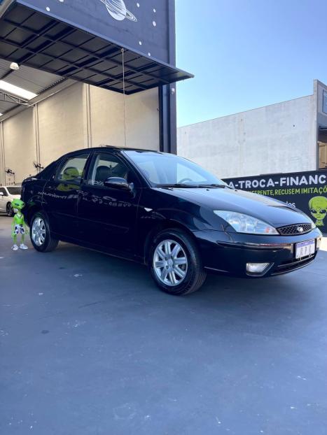 FORD Focus Sedan 2.0 16V 4P GHIA, Foto 5