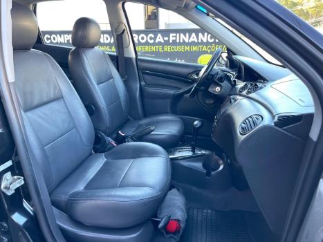 FORD Focus Sedan 2.0 16V 4P GHIA, Foto 6