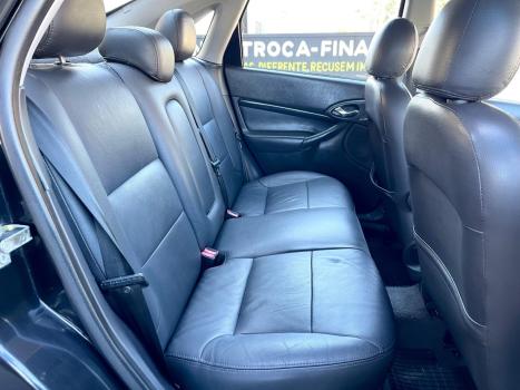 FORD Focus Sedan 2.0 16V 4P GHIA, Foto 7