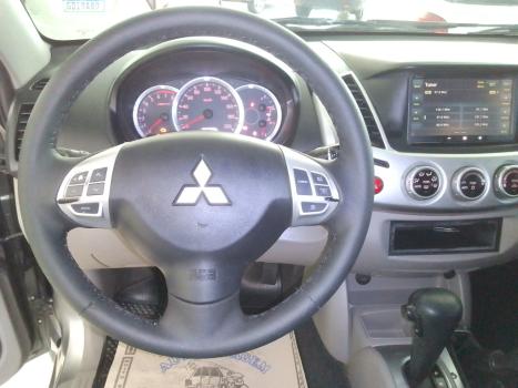 MITSUBISHI L 200 Triton 3.5 V6 HPE 4X4 FLEX CABINE DUPLA AUTOMTICO, Foto 9