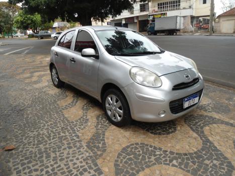 NISSAN March 1.0 16V 4P S FLEX, Foto 2