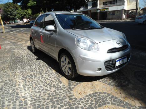 NISSAN March 1.6 16V 4P SV FLEX, Foto 2