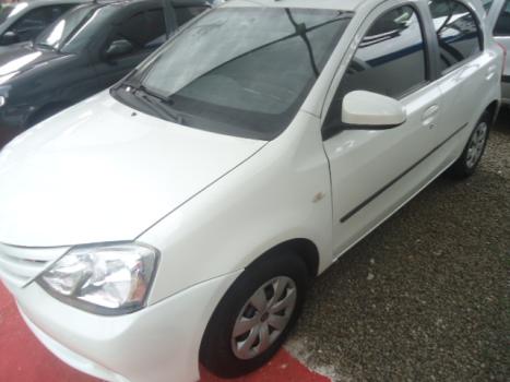 TOYOTA Etios Hatch 1.3 16V 4P FLEX X, Foto 2