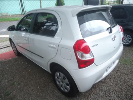 TOYOTA Etios Hatch 1.3 16V 4P FLEX X, Foto 6