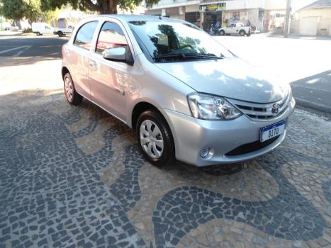 TOYOTA Etios Hatch 1.3 16V 4P FLEX X, Foto 2
