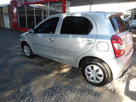 TOYOTA Etios Hatch 1.3 16V 4P FLEX X, Foto 4