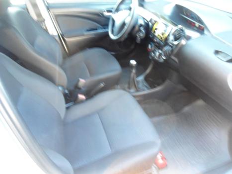 TOYOTA Etios Hatch 1.3 16V 4P FLEX X, Foto 6