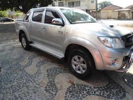 TOYOTA Hilux Caminhonete 3.0 4P 4X4 SRV TURBO DIESEL CABINE DUPLA, Foto 2