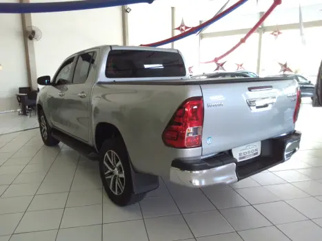 TOYOTA Hilux Caminhonete 2.7 16V 4P SRV FLEX CABINE DUPLA AUTOMTICO, Foto 4