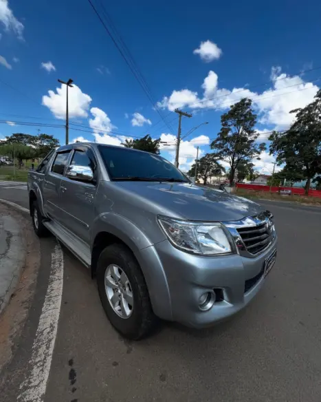 TOYOTA Hilux Caminhonete 2.7 16V 4P SRV FLEX 4X4  CABINE DUPLA AUTOMTICO, Foto 12
