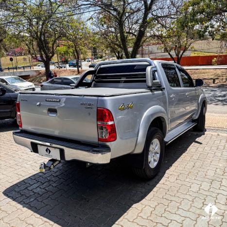 TOYOTA Hilux Caminhonete 2.7 16V 4P SRV FLEX 4X4  CABINE DUPLA AUTOMTICO, Foto 17