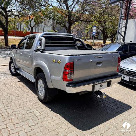 TOYOTA Hilux Caminhonete 2.7 16V 4P SRV FLEX 4X4  CABINE DUPLA AUTOMTICO, Foto 18