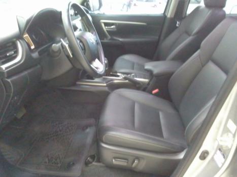 TOYOTA Hilux SW4 2.8 4P SRX 4X4 TURBO DIESEL AUTOMTICO, Foto 7