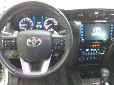 TOYOTA Hilux SW4 2.8 4P SRX 4X4 TURBO DIESEL AUTOMTICO, Foto 9