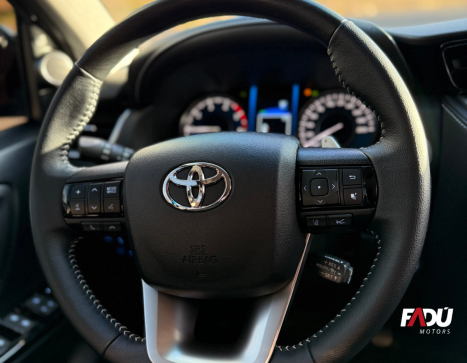 TOYOTA Hilux SW4 2.8 16V 4P SRX PLATINUM 4X4 7 LUGARES TURBO DIESEL AUTOMTICO, Foto 4