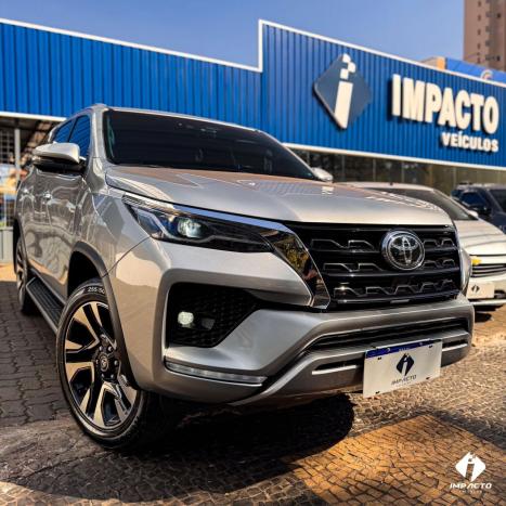 TOYOTA Hilux SW4 2.8 16V 4P SRX 4X4 7 LUGARES TURBO DIESEL AUTOMTICO, Foto 2