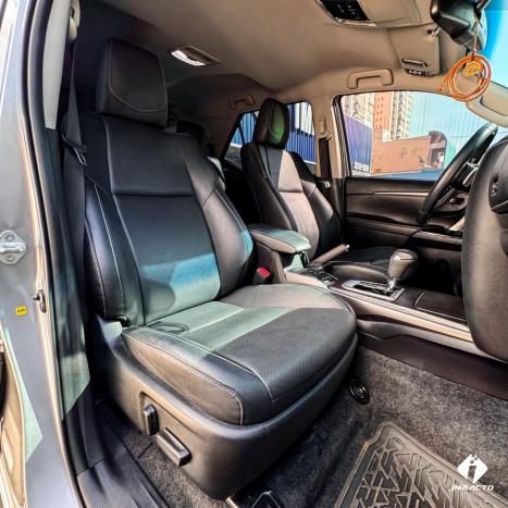 TOYOTA Hilux SW4 2.8 16V 4P SRX 4X4 7 LUGARES TURBO DIESEL AUTOMTICO, Foto 7