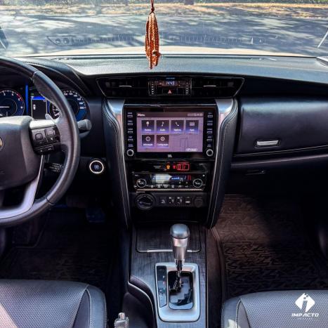 TOYOTA Hilux SW4 2.8 16V 4P SRX 4X4 7 LUGARES TURBO DIESEL AUTOMTICO, Foto 18