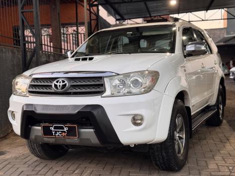 TOYOTA Hilux SW4 3.0 16V 4P SRV 4X4 7 LUGARES TURBO DIESEL AUTOMTICO, Foto 2