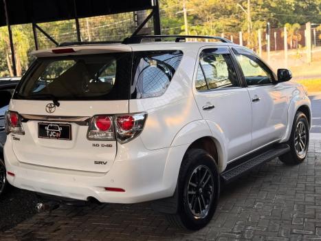 TOYOTA Hilux SW4 3.0 16V 4P SRV 4X4 7 LUGARES TURBO DIESEL AUTOMTICO, Foto 2