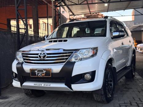 TOYOTA Hilux SW4 3.0 16V 4P SRV 4X4 7 LUGARES TURBO DIESEL AUTOMTICO, Foto 3