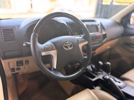 TOYOTA Hilux SW4 3.0 16V 4P SRV 4X4 7 LUGARES TURBO DIESEL AUTOMTICO, Foto 5
