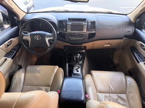 TOYOTA Hilux SW4 3.0 16V 4P SRV 4X4 7 LUGARES TURBO DIESEL AUTOMTICO, Foto 6