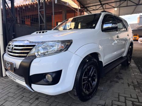 TOYOTA Hilux SW4 3.0 16V 4P SRV 4X4 7 LUGARES TURBO DIESEL AUTOMTICO, Foto 17