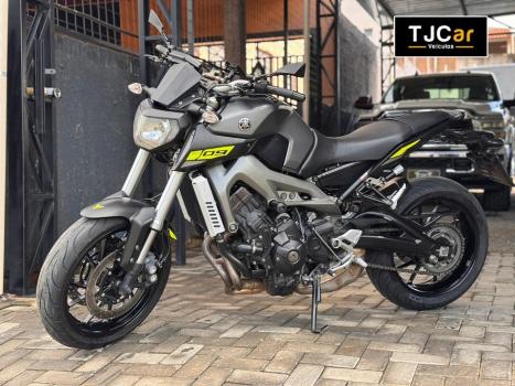 YAMAHA MT-09 850 ABS, Foto 1