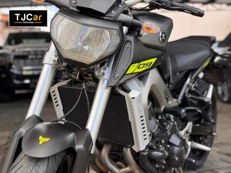 YAMAHA MT-09 850 ABS, Foto 2