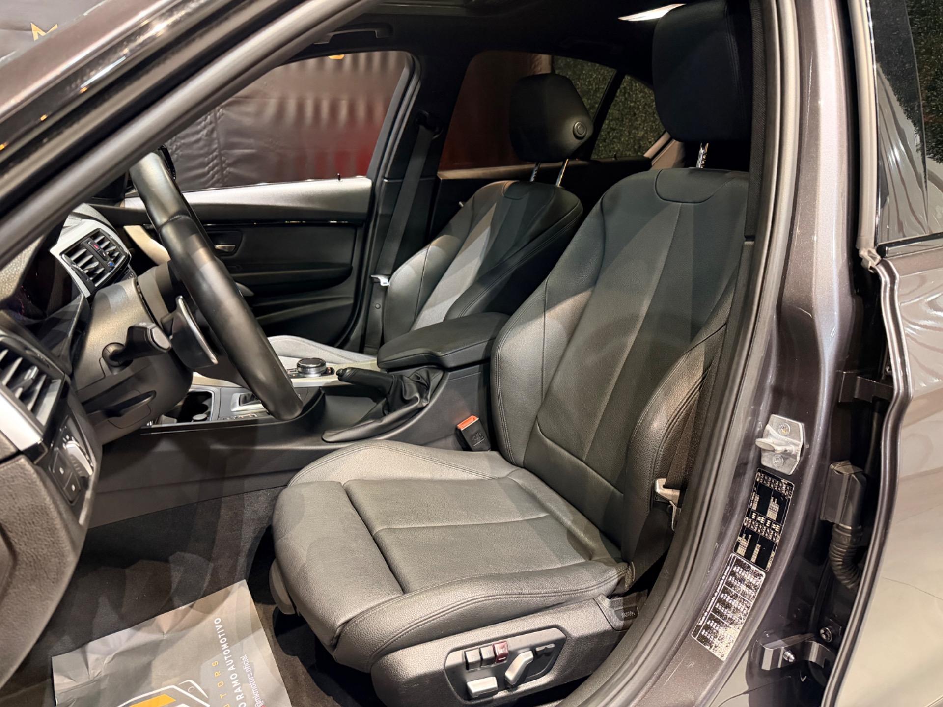 BMW 320I - Foto